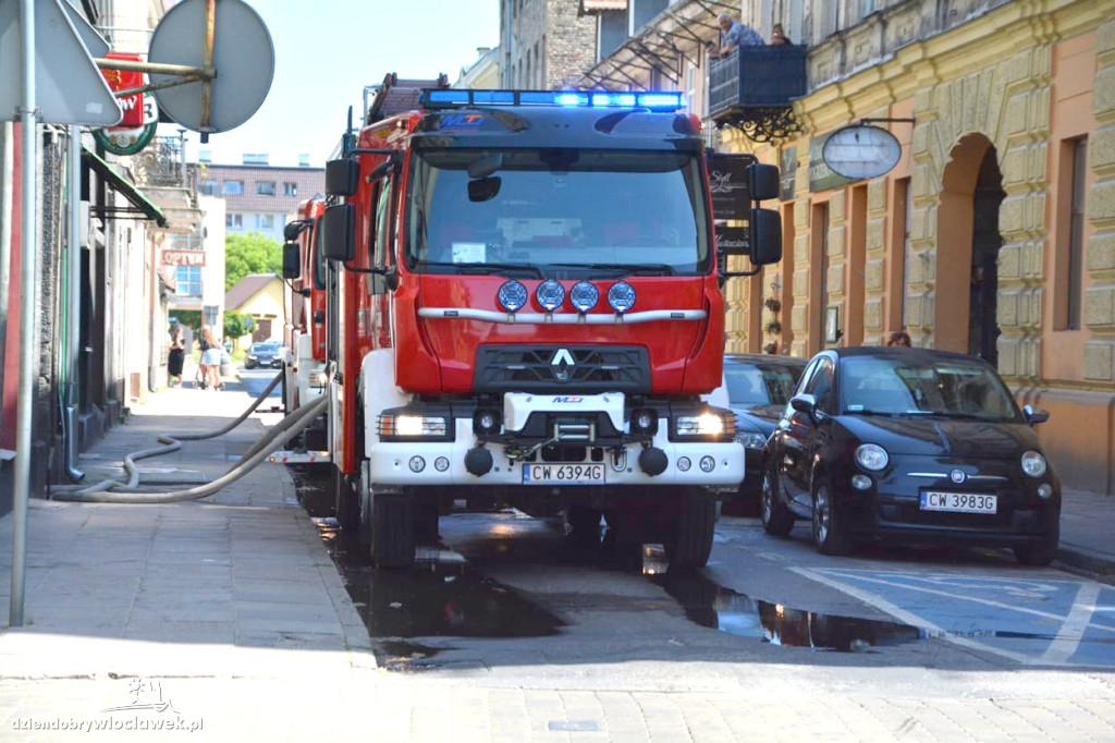 Pożar opon i garażu blaszanego na ul. Cyganka