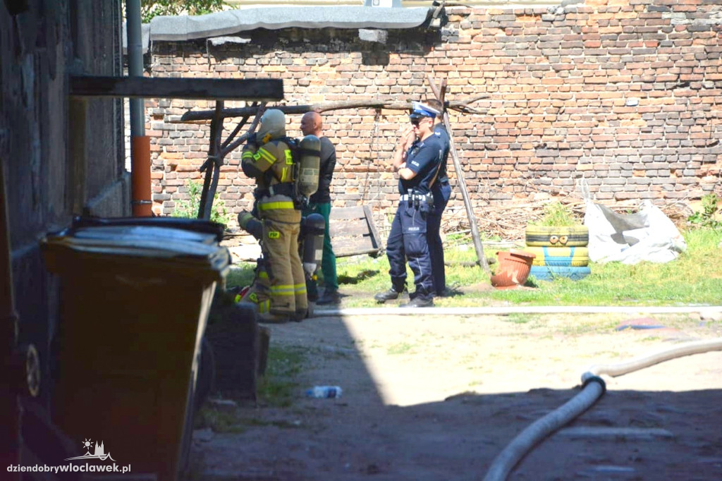 Pożar opon i garażu blaszanego na ul. Cyganka