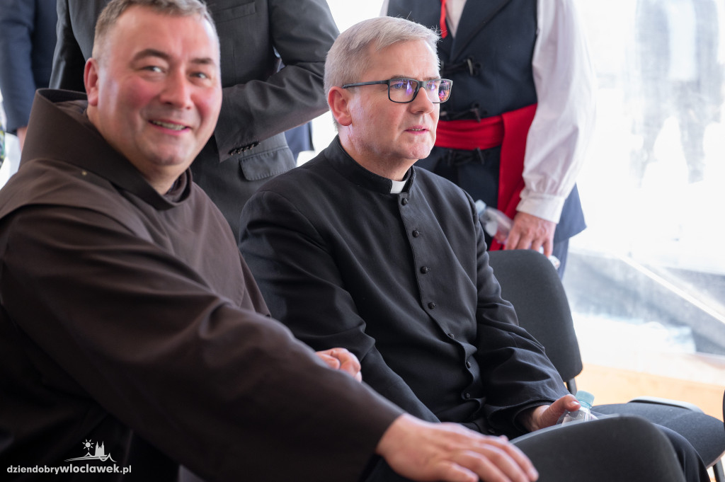 Uroczysta sesja sejmiku w ogrodach przedstawicielstwa