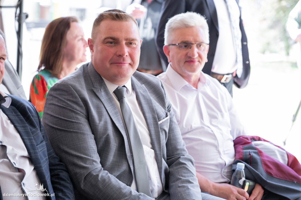 Uroczysta sesja sejmiku w ogrodach przedstawicielstwa