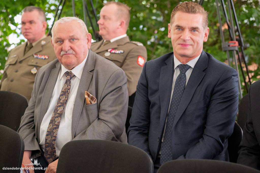Uroczysta sesja sejmiku w ogrodach przedstawicielstwa