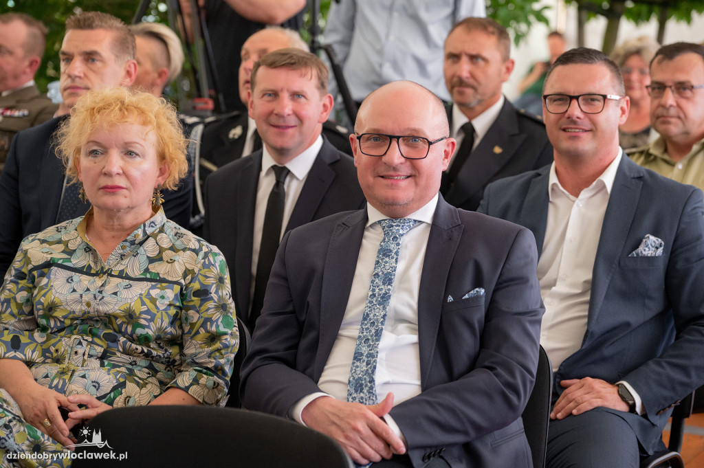 Uroczysta sesja sejmiku w ogrodach przedstawicielstwa