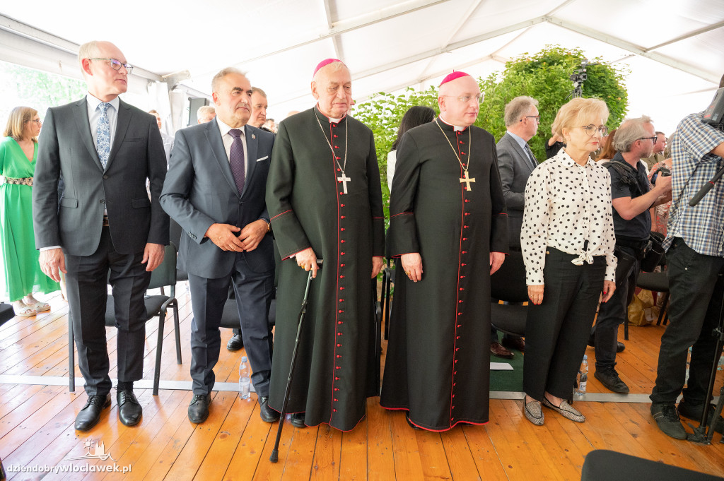 Uroczysta sesja sejmiku w ogrodach przedstawicielstwa