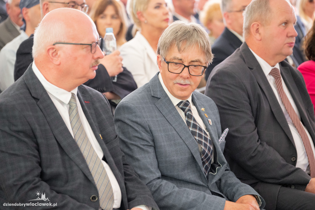 Uroczysta sesja sejmiku w ogrodach przedstawicielstwa