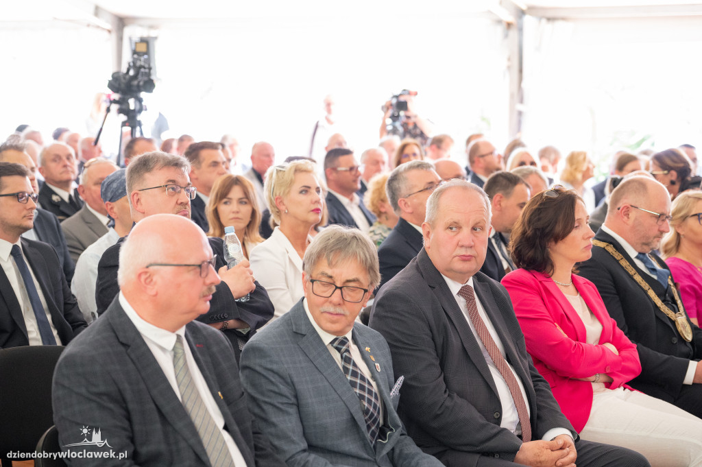 Uroczysta sesja sejmiku w ogrodach przedstawicielstwa