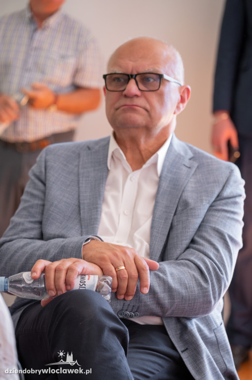 Uroczysta sesja sejmiku w ogrodach przedstawicielstwa