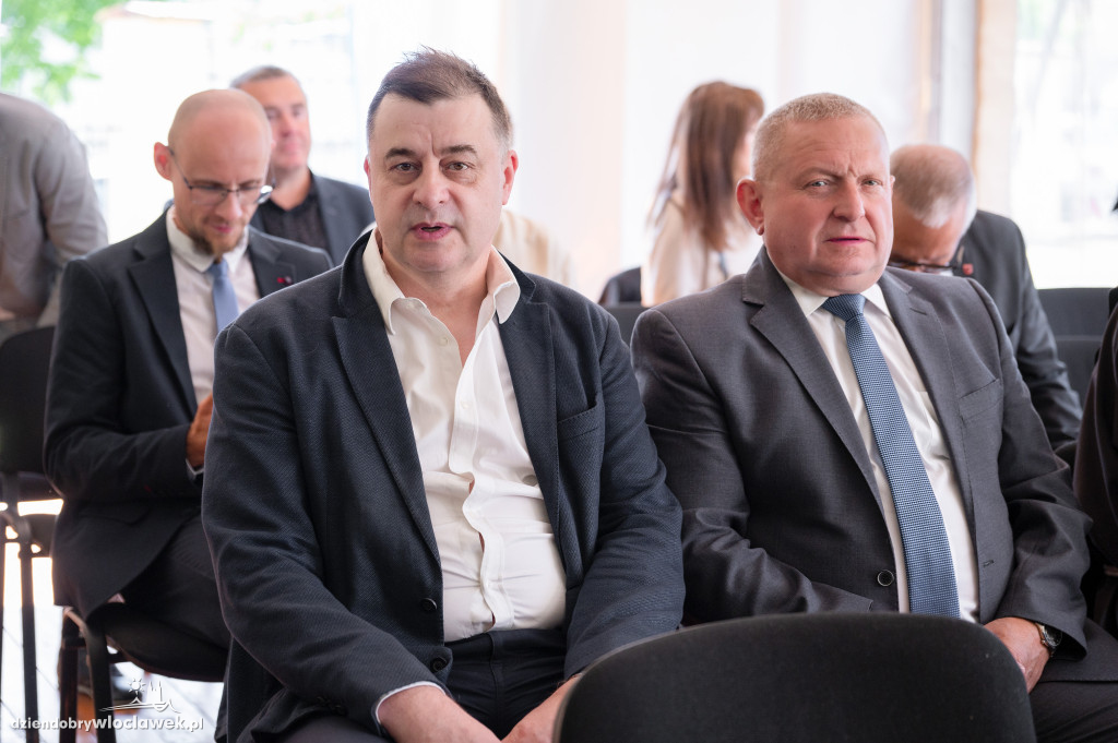 Uroczysta sesja sejmiku w ogrodach przedstawicielstwa