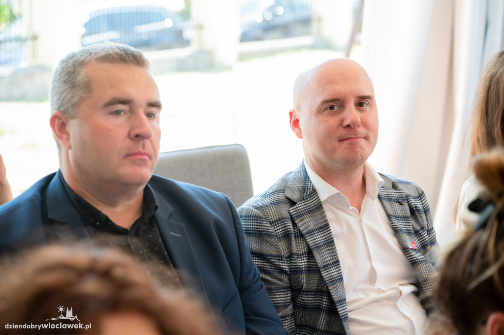 Uroczysta sesja sejmiku w ogrodach przedstawicielstwa