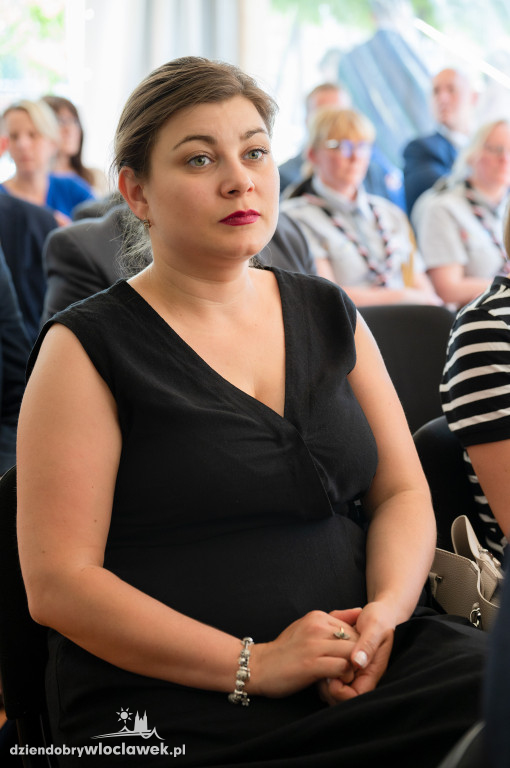 Uroczysta sesja sejmiku w ogrodach przedstawicielstwa