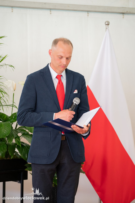 Uroczysta sesja sejmiku w ogrodach przedstawicielstwa