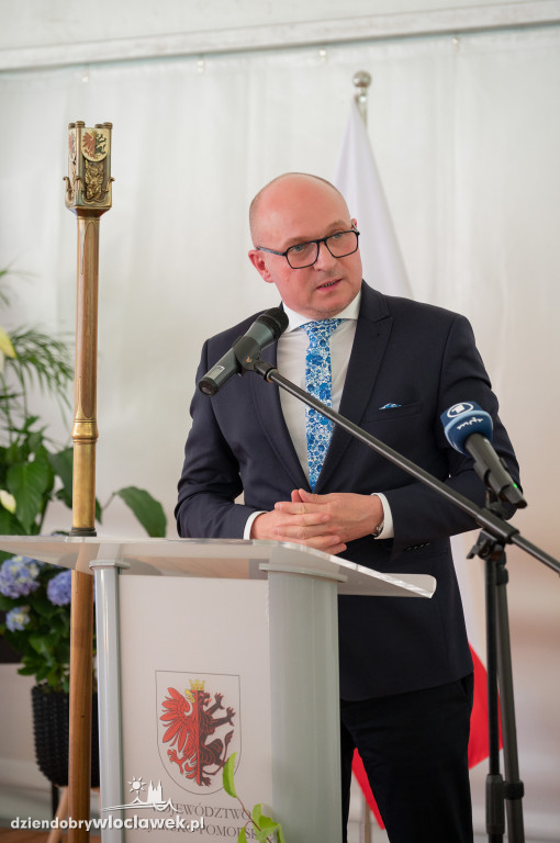Uroczysta sesja sejmiku w ogrodach przedstawicielstwa