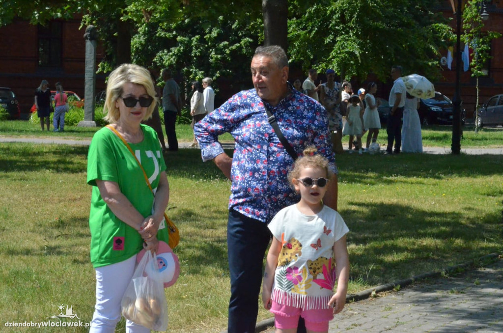 Boże Ciało: procesja parafii katedralnej