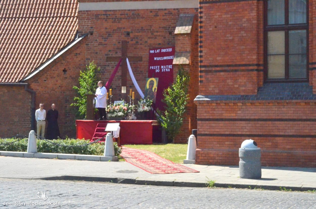 Boże Ciało: procesja parafii katedralnej