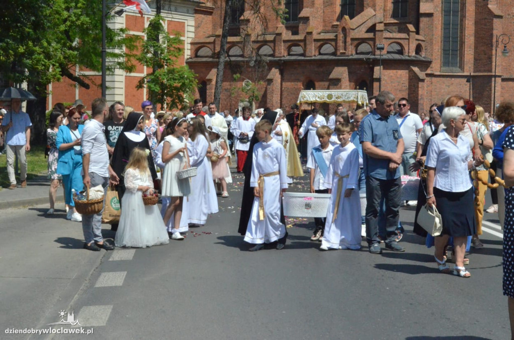 Boże Ciało: procesja parafii katedralnej