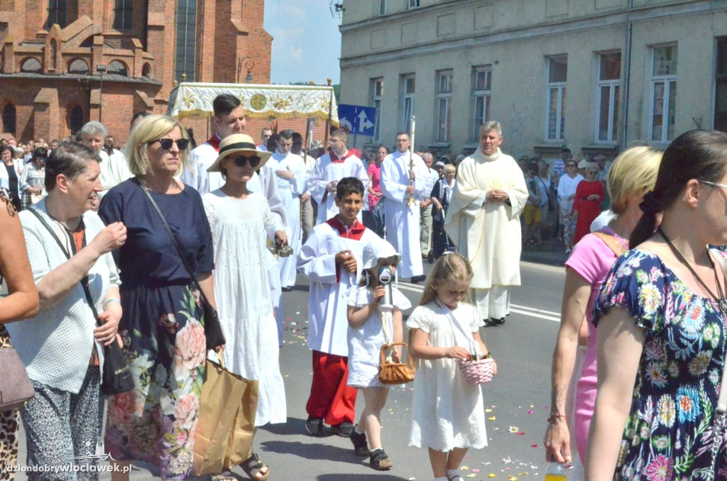 Boże Ciało: procesja parafii katedralnej