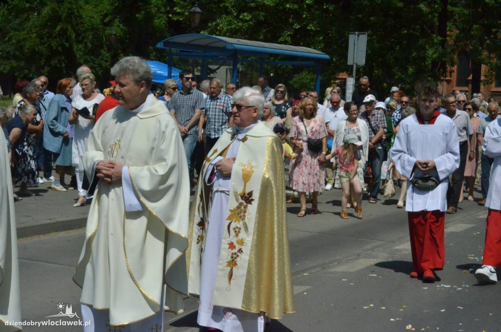 Boże Ciało: procesja parafii katedralnej