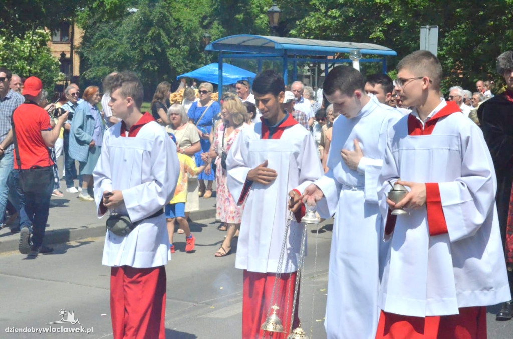 Boże Ciało: procesja parafii katedralnej