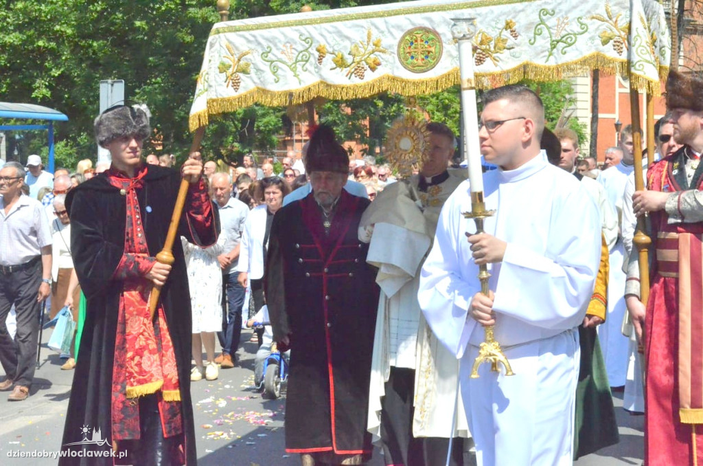 Boże Ciało: procesja parafii katedralnej