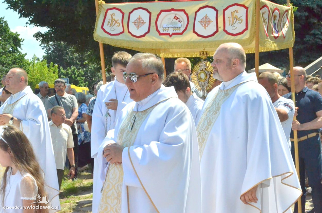 Boże Ciało: procesja w parafii NSJ