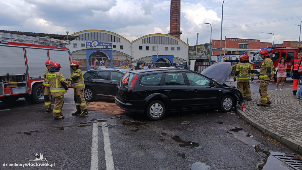 Wypadek na skrzyżowaniu ulic Łęgskiej i Okrężnej
