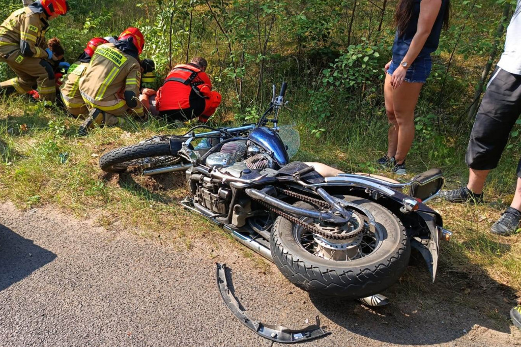 Wypadek motocyklisty z samochodem osobowym