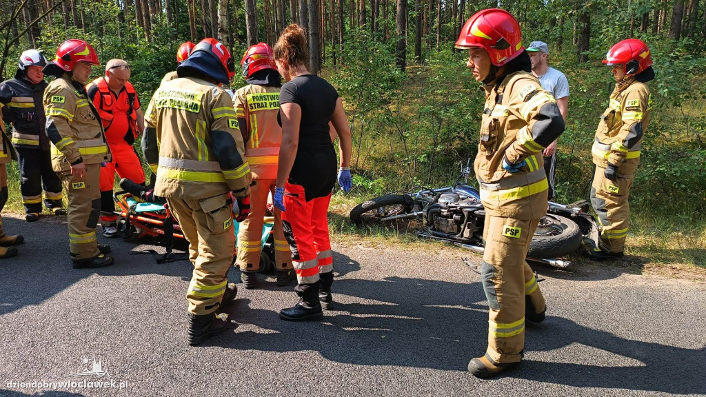 Wypadek motocyklisty z samochodem osobowym