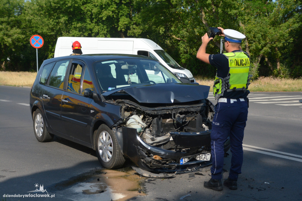Taxi uderzyło w busa ZS3