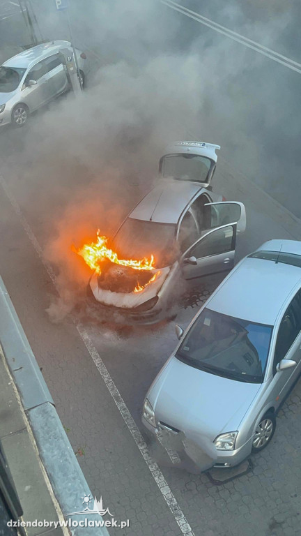 Pożar samochodu na ul. Warszawskiej