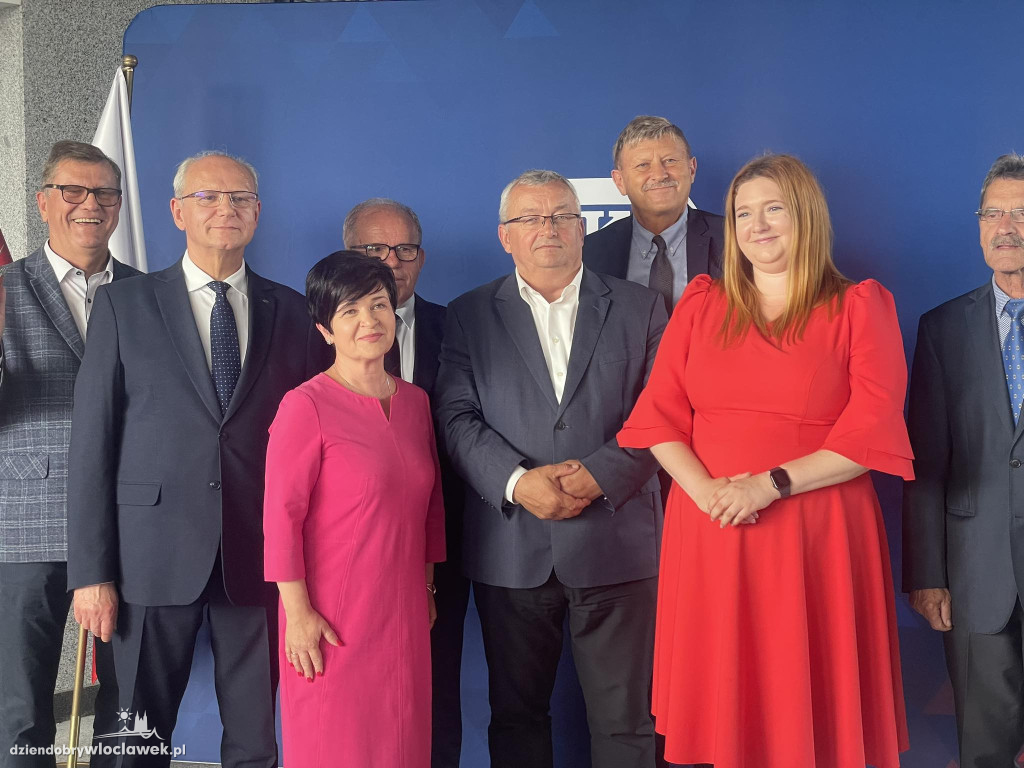 Minister Adamczyk na nowym dworcu we Włocławku