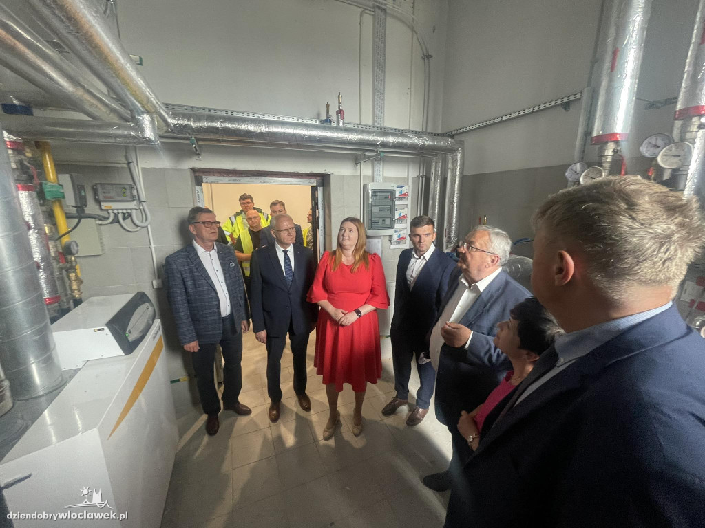 Minister Adamczyk na nowym dworcu we Włocławku