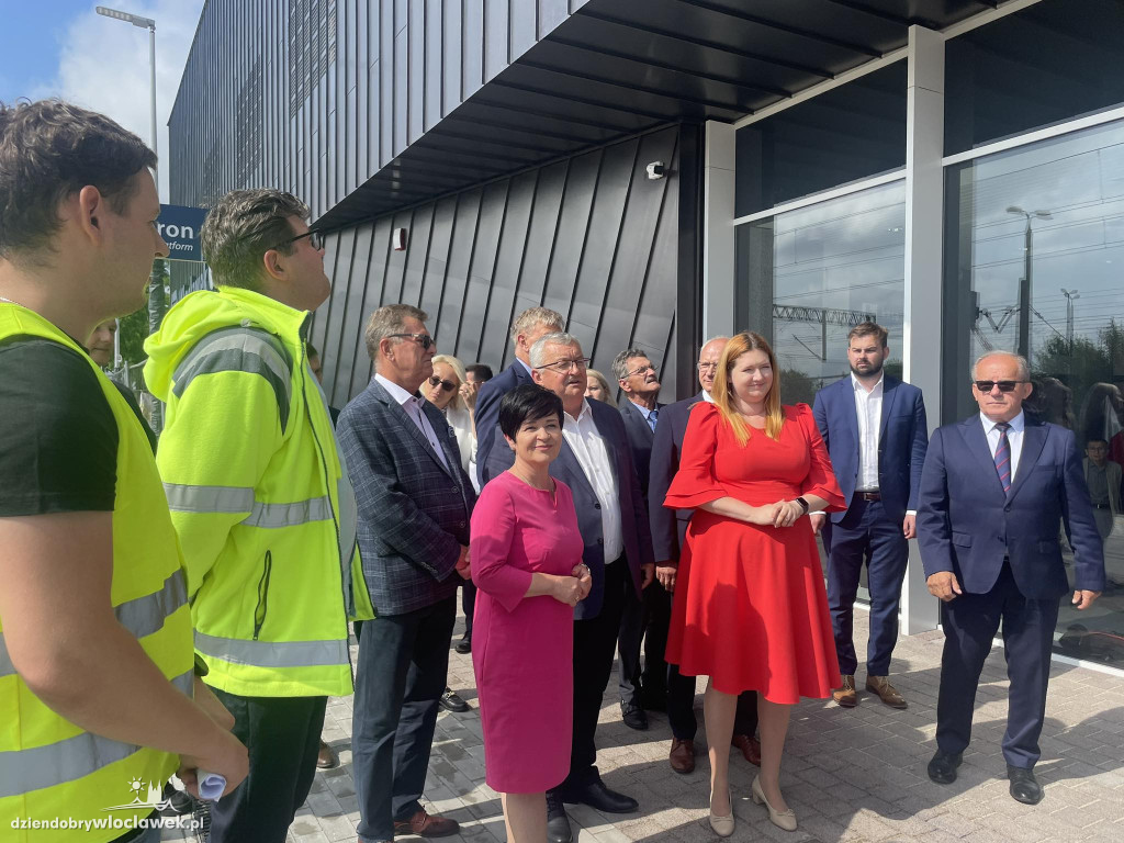 Minister Adamczyk na nowym dworcu we Włocławku