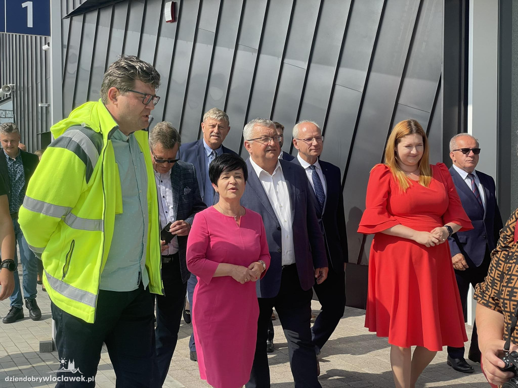 Minister Adamczyk na nowym dworcu we Włocławku