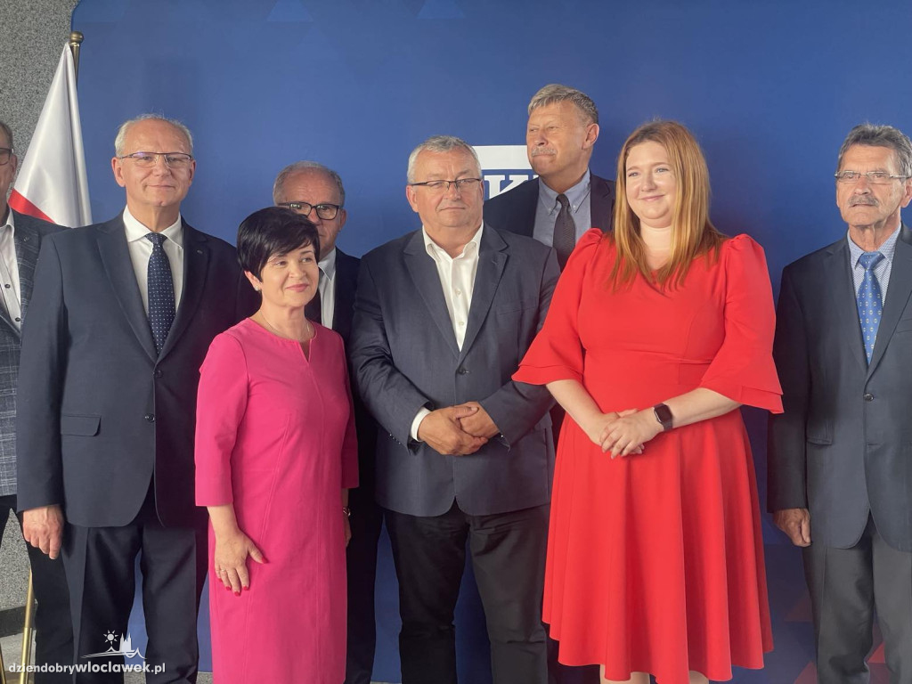 Minister Adamczyk na nowym dworcu we Włocławku
