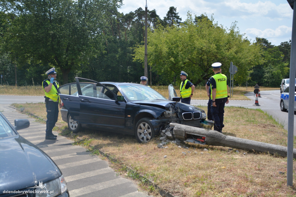 Z 3 promilami uderzył w latarnię na DK62