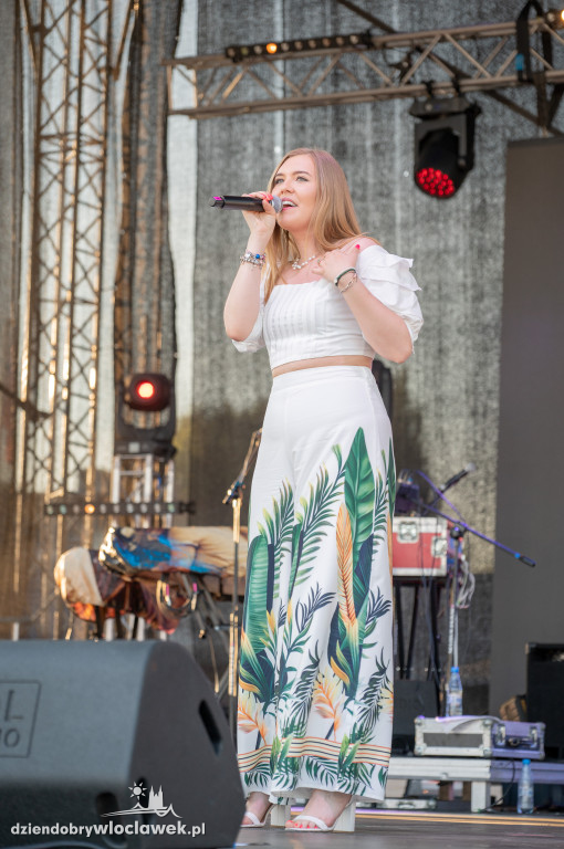 Koncert Alicji Deickiej na lotnisku w Kruszynie