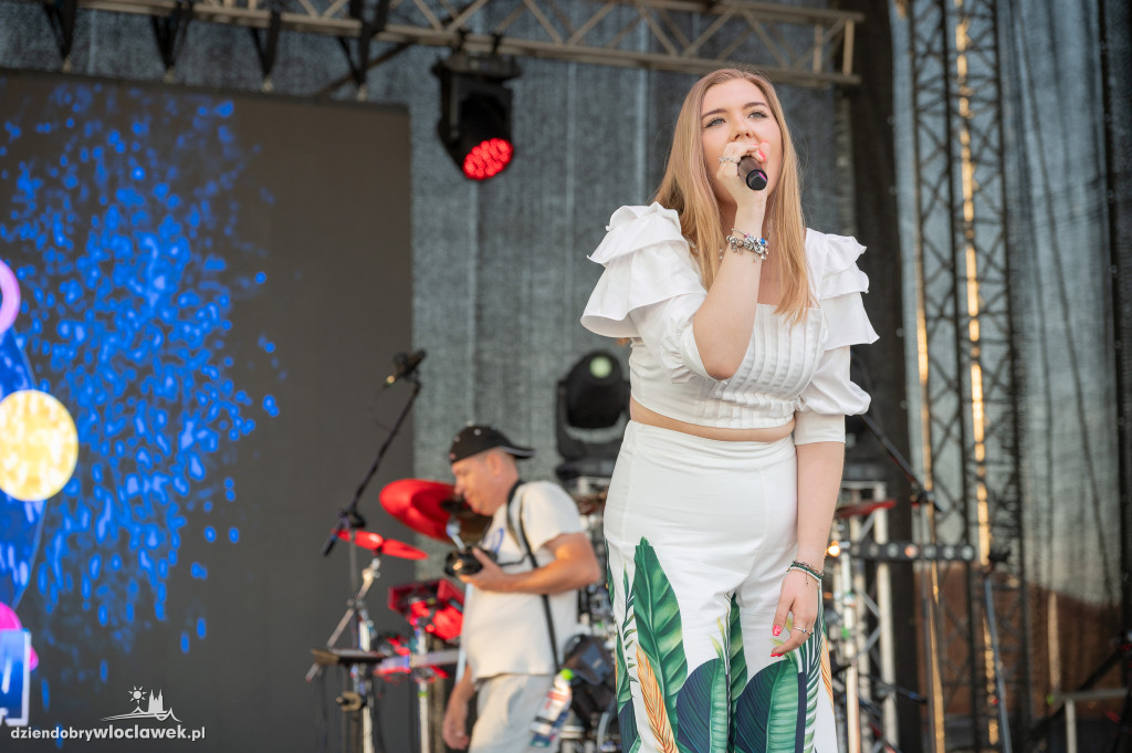 Koncert Alicji Deickiej na lotnisku w Kruszynie