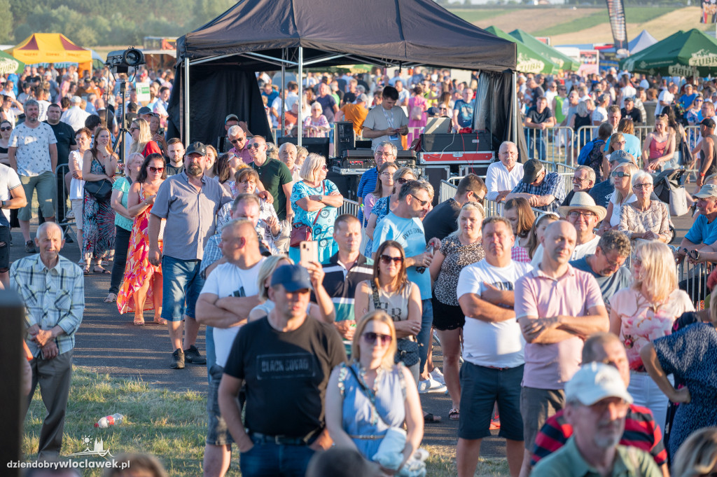 Koncert Alicji Deickiej na lotnisku w Kruszynie