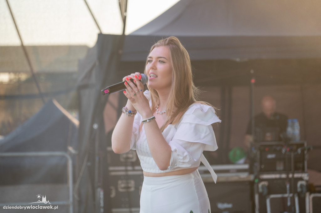 Koncert Alicji Deickiej na lotnisku w Kruszynie