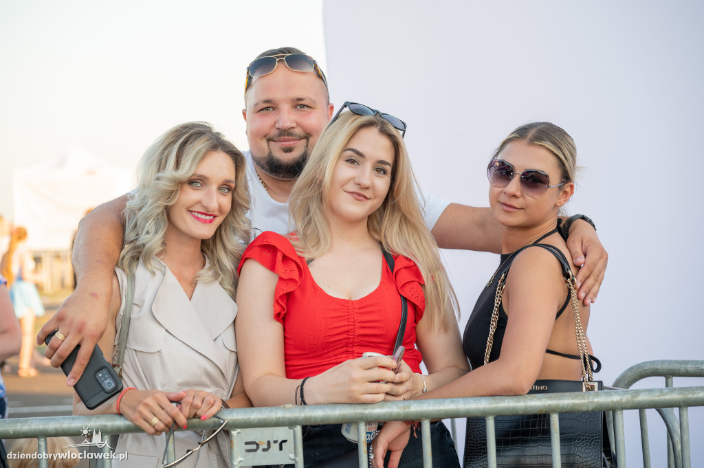 Koncert Alicji Deickiej na lotnisku w Kruszynie