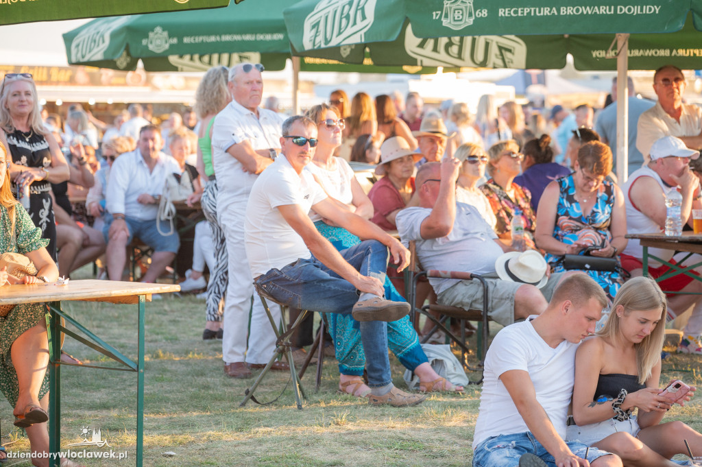 Koncert Alicji Deickiej na lotnisku w Kruszynie