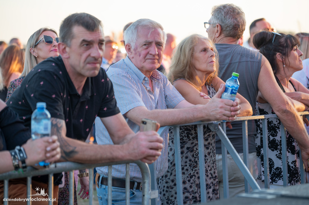 Koncert Alicji Deickiej na lotnisku w Kruszynie