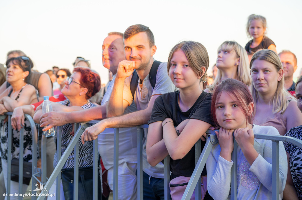 Koncert Alicji Deickiej na lotnisku w Kruszynie