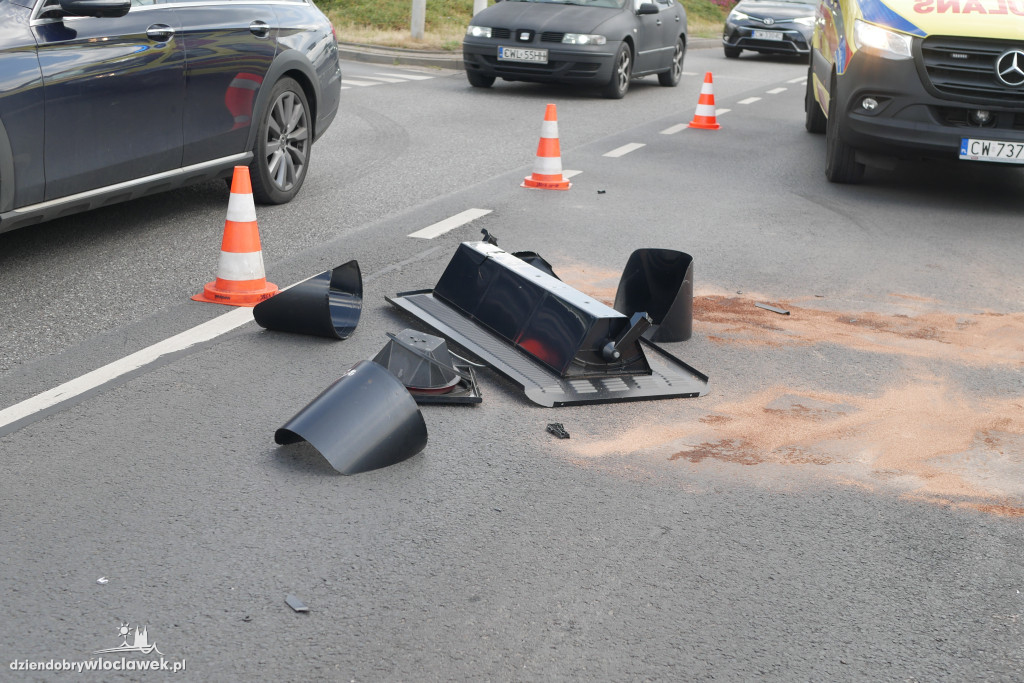 Zderzenie dwóch samochodów na skrzyżowaniu z DK91