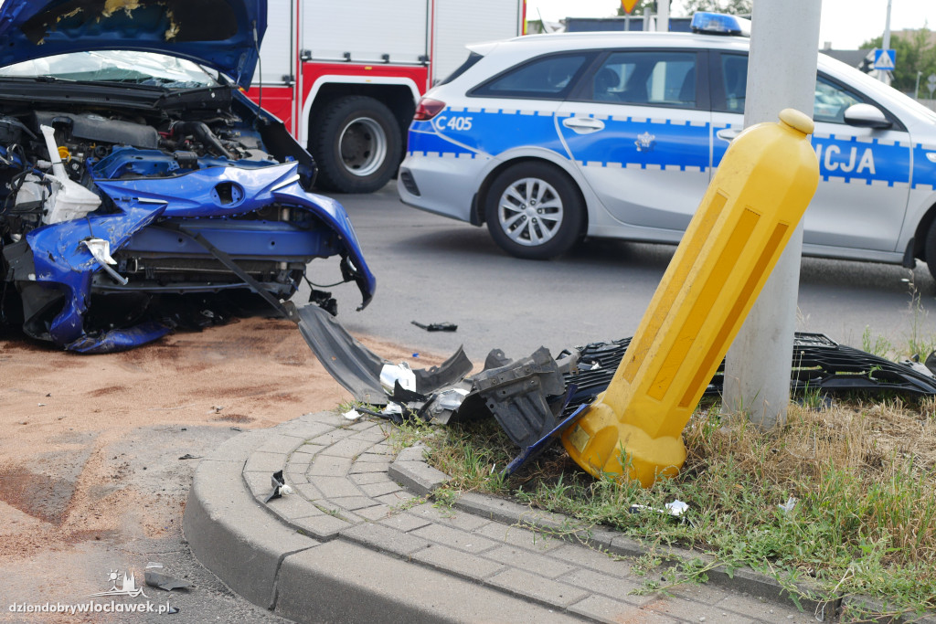 Zderzenie dwóch samochodów na skrzyżowaniu z DK91