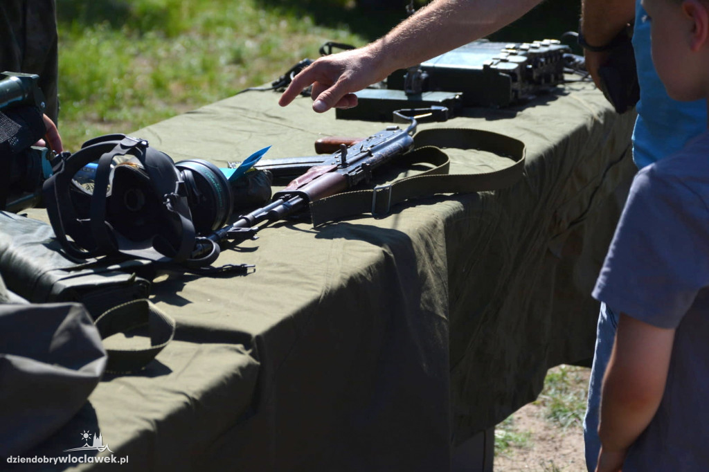 Piknik militarny na strzelnicy PZŁ