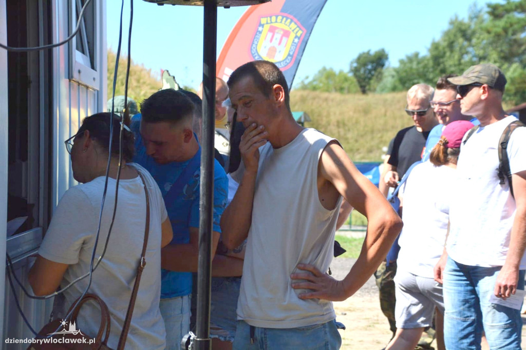 Piknik militarny na strzelnicy PZŁ