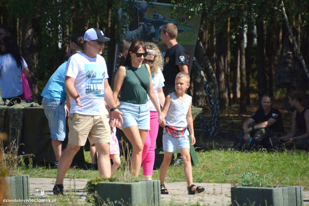 Piknik militarny na strzelnicy PZŁ
