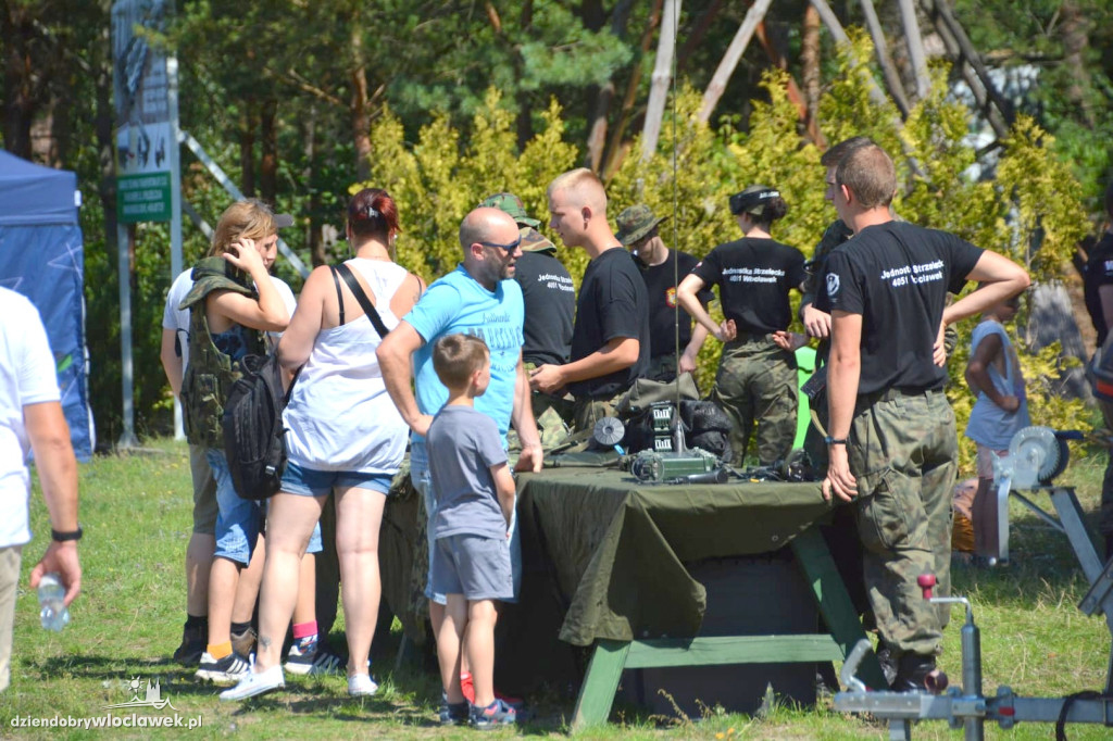 Piknik militarny na strzelnicy PZŁ