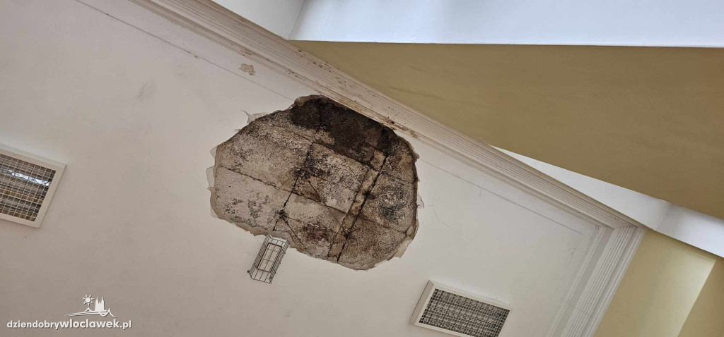 Fragment sufitu odpadł w LMK