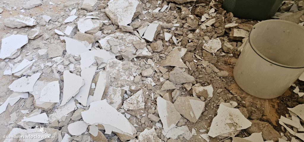 Fragment sufitu odpadł w LMK